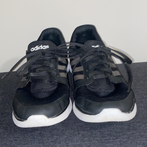 Adidas black cloudfoam sneakers! Used but great condition. True to size - Picture 5 of 5